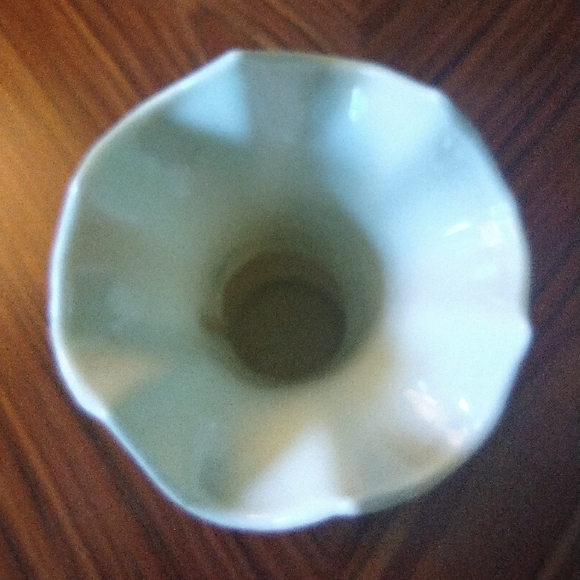 Belleek Vase - Picture 3 of 8